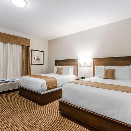Royal Suites Estevan Extérieur photo