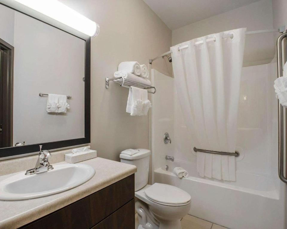 Royal Suites Estevan Extérieur photo