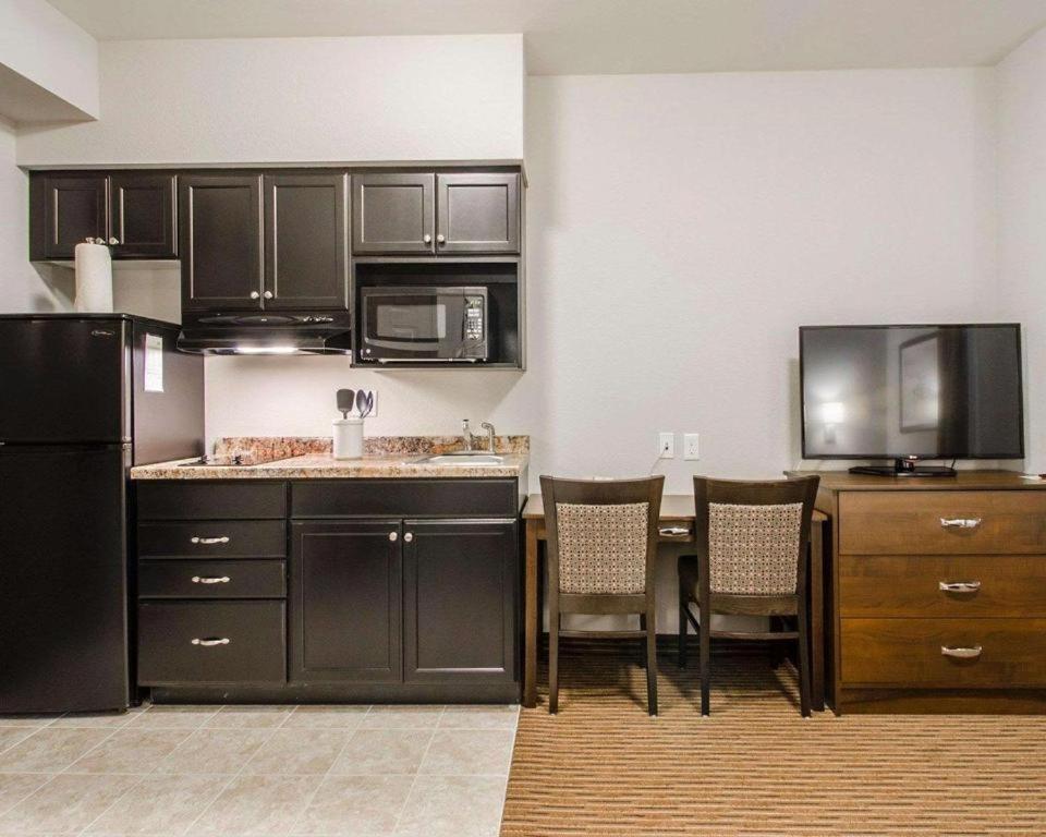 Royal Suites Estevan Extérieur photo