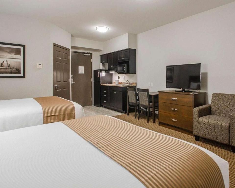 Royal Suites Estevan Extérieur photo